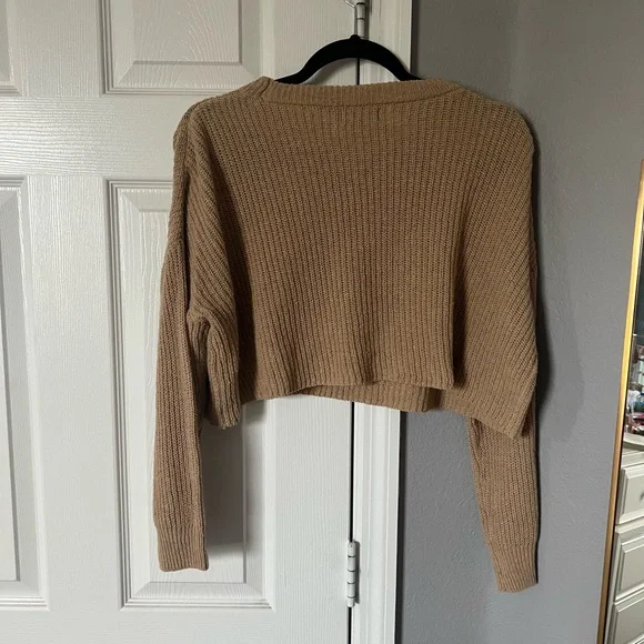 Cropped PrettyLittleThing Sweater - Picture 3 of 3